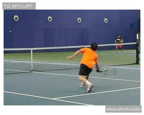 南京网球队的灵活性揭秘：网球巨献背后的训练与策略探讨